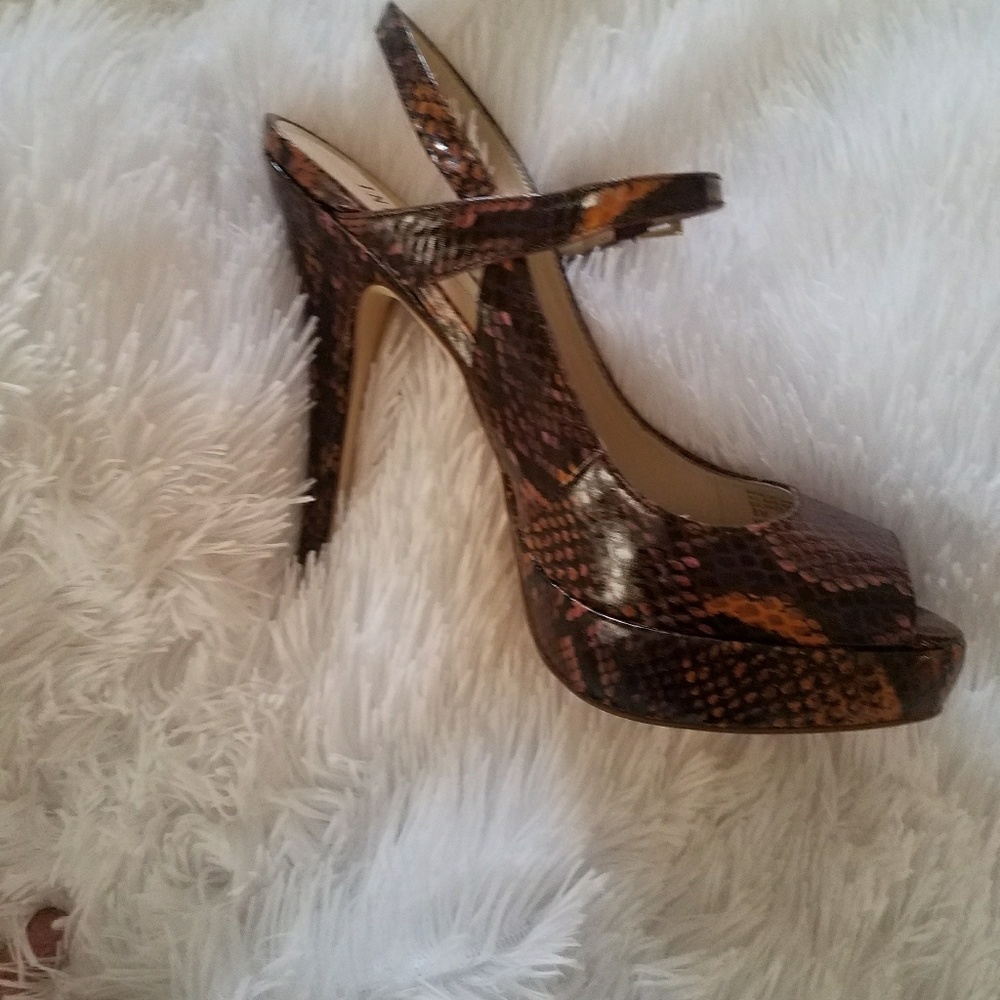 Heels - Picture 3 of 3